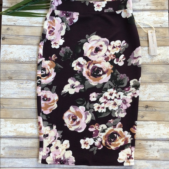 Iris Dresses & Skirts - NWT Iris Basic Floral Pencil Skirt